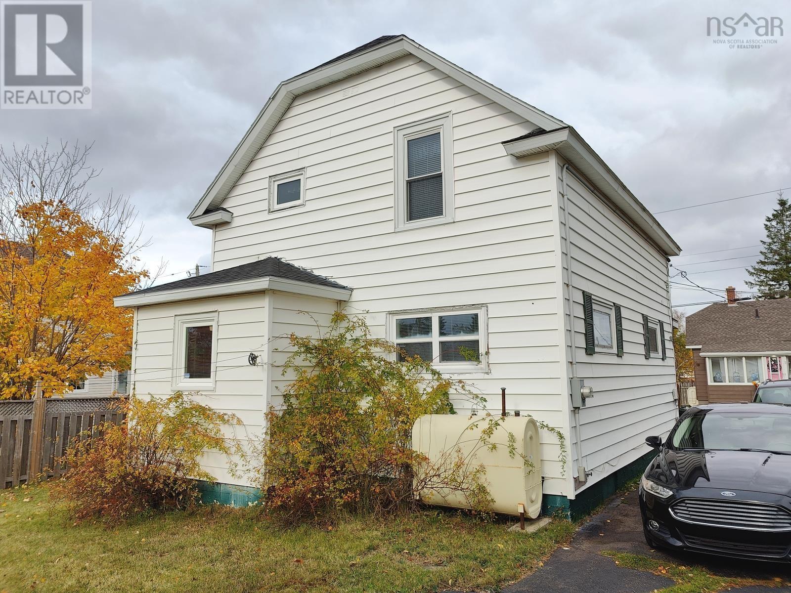 32 Mercer Street, Sydney, Nova Scotia  B1N 2X7 - Photo 4 - 202527061