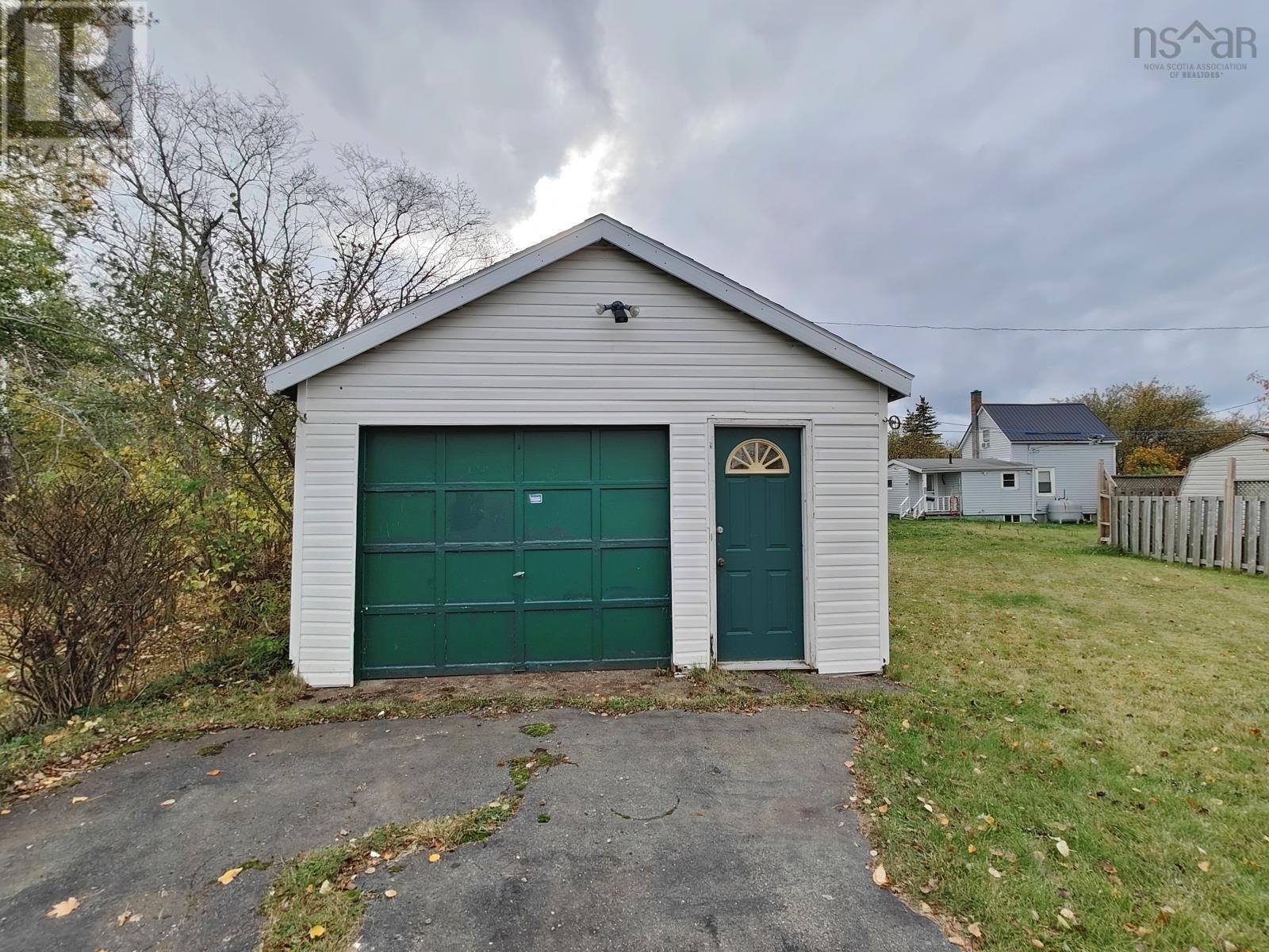 32 Mercer Street, Sydney, Nova Scotia  B1N 2X7 - Photo 5 - 202527061