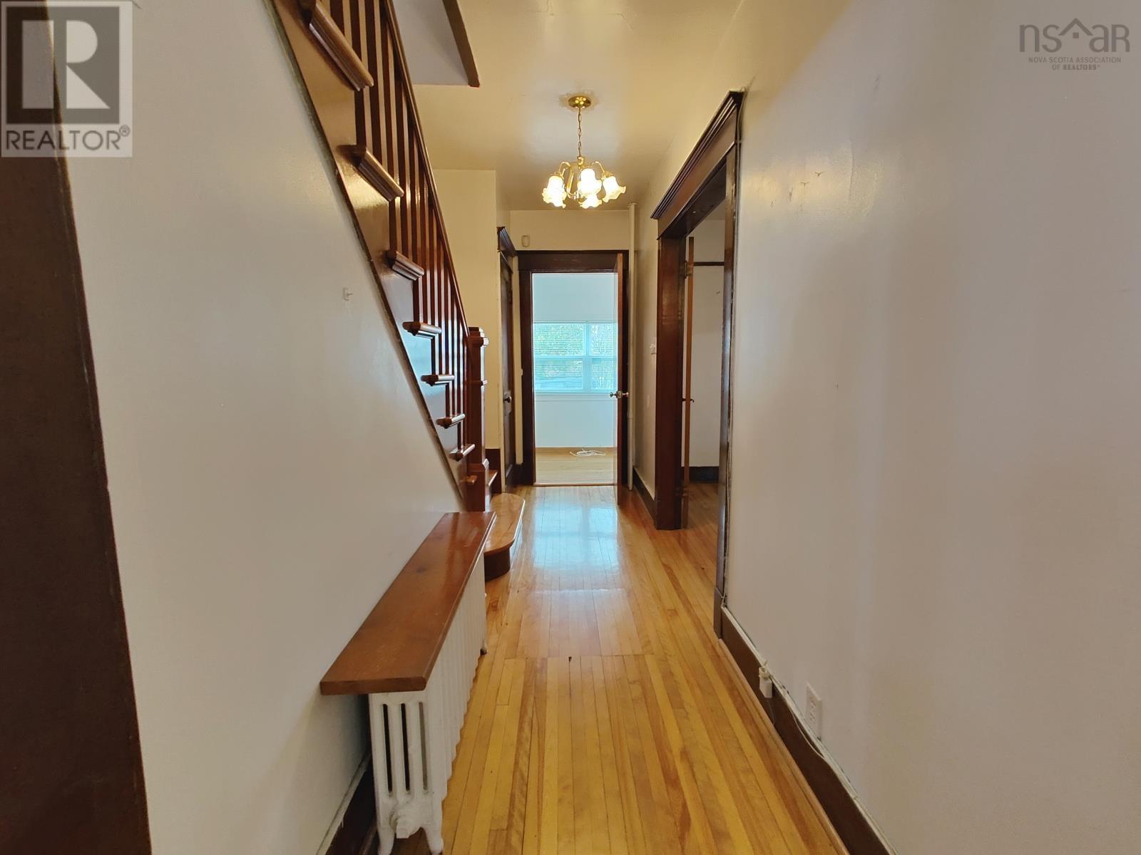 32 Mercer Street, Sydney, Nova Scotia  B1N 2X7 - Photo 8 - 202527061