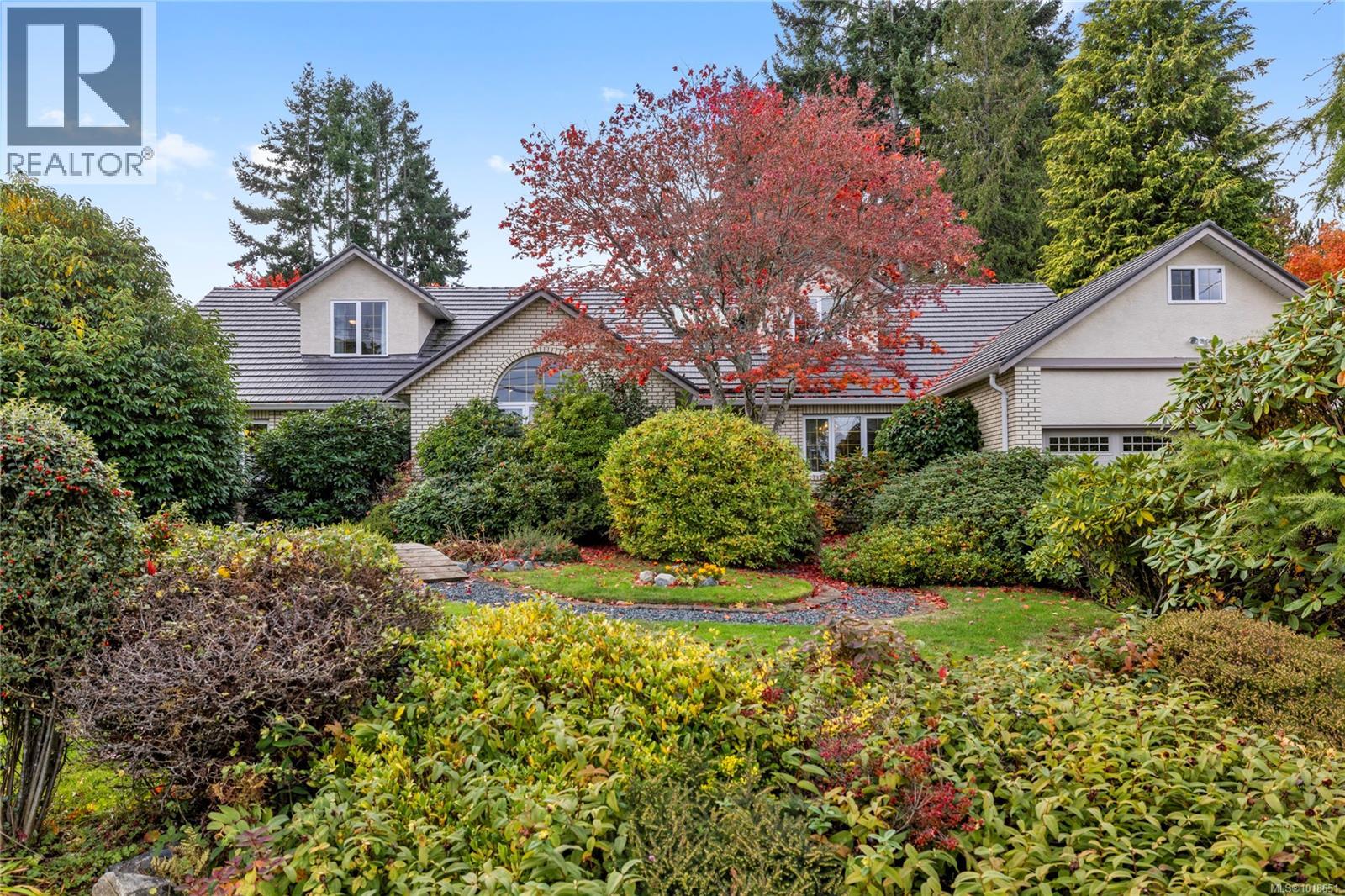 566 Crescent Rd W, Qualicum Beach, British Columbia  V9K 1J2 - Photo 3 - 1018651