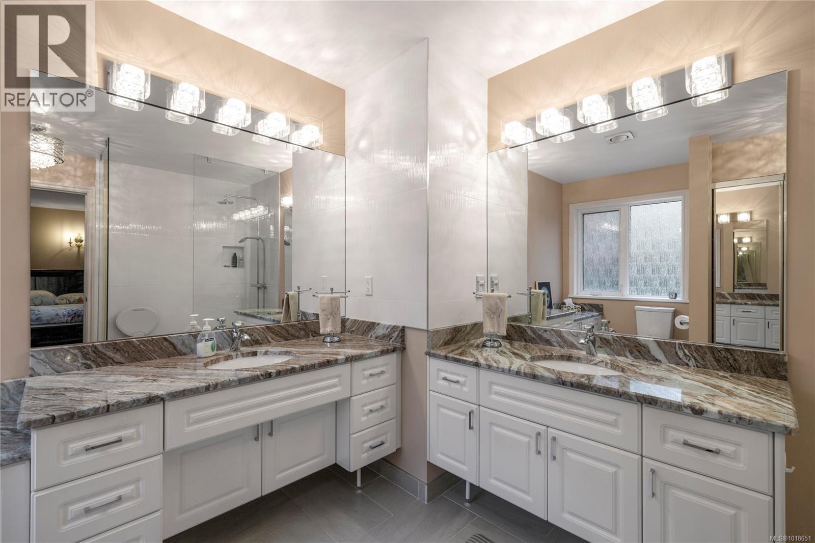 566 Crescent Rd W, Qualicum Beach, British Columbia  V9K 1J2 - Photo 32 - 1018651