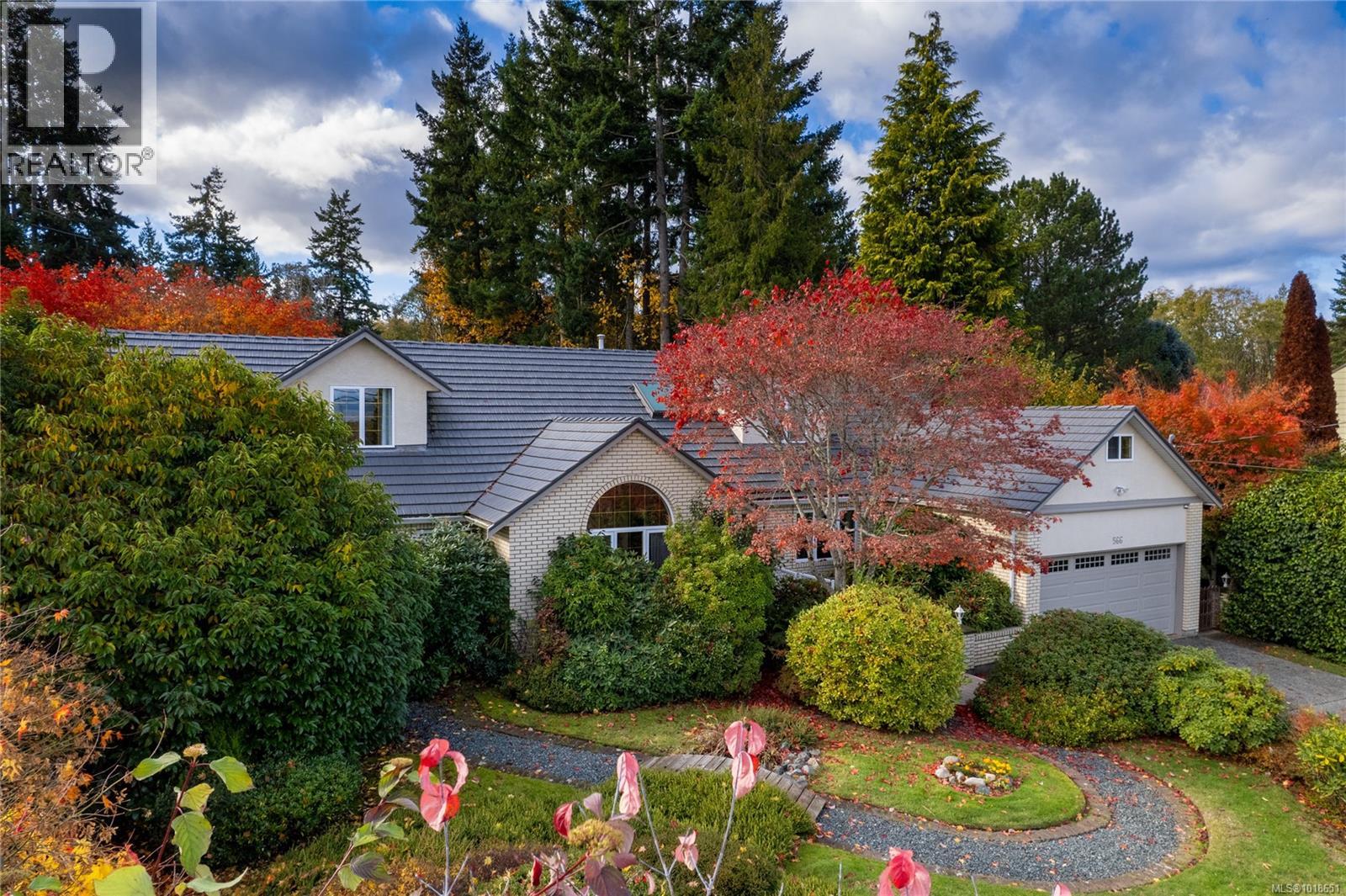 566 Crescent Rd W, Qualicum Beach, British Columbia  V9K 1J2 - Photo 4 - 1018651