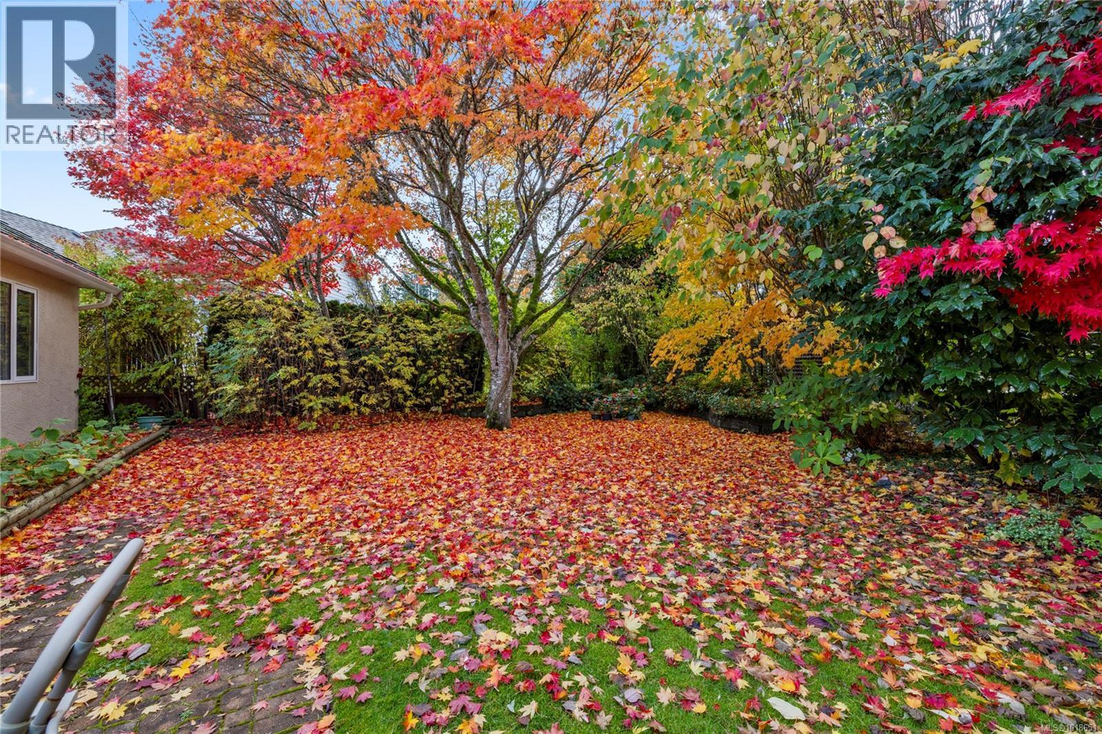 566 Crescent Rd W, Qualicum Beach, British Columbia  V9K 1J2 - Photo 46 - 1018651