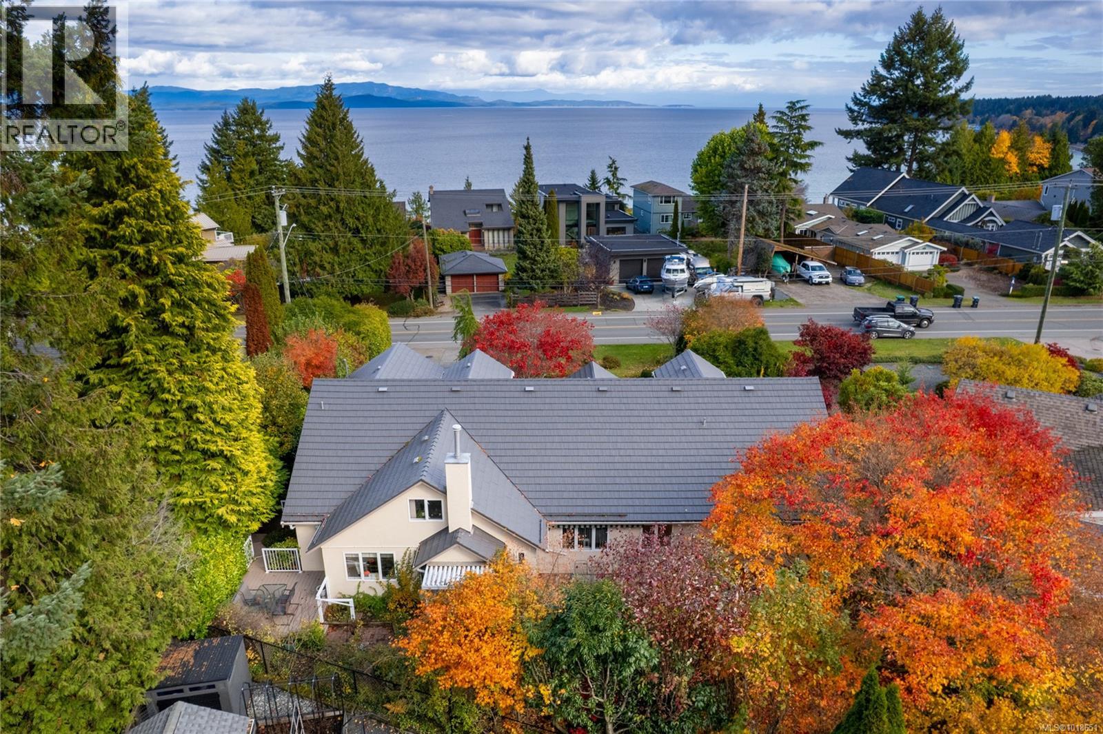 566 Crescent Rd W, Qualicum Beach, British Columbia  V9K 1J2 - Photo 6 - 1018651