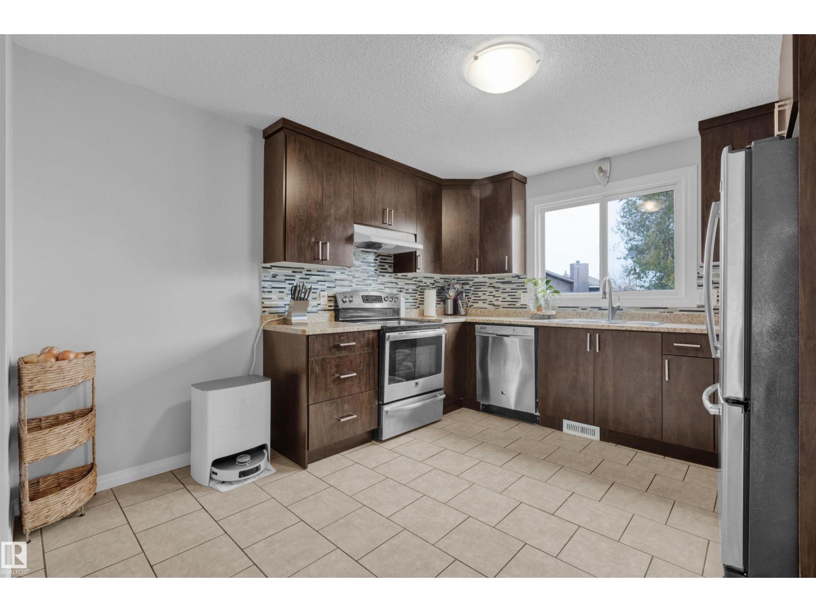 75 Grand Meadow Cr Nw, Edmonton, Alberta  T6L 1A3 - Photo 10 - E4464405