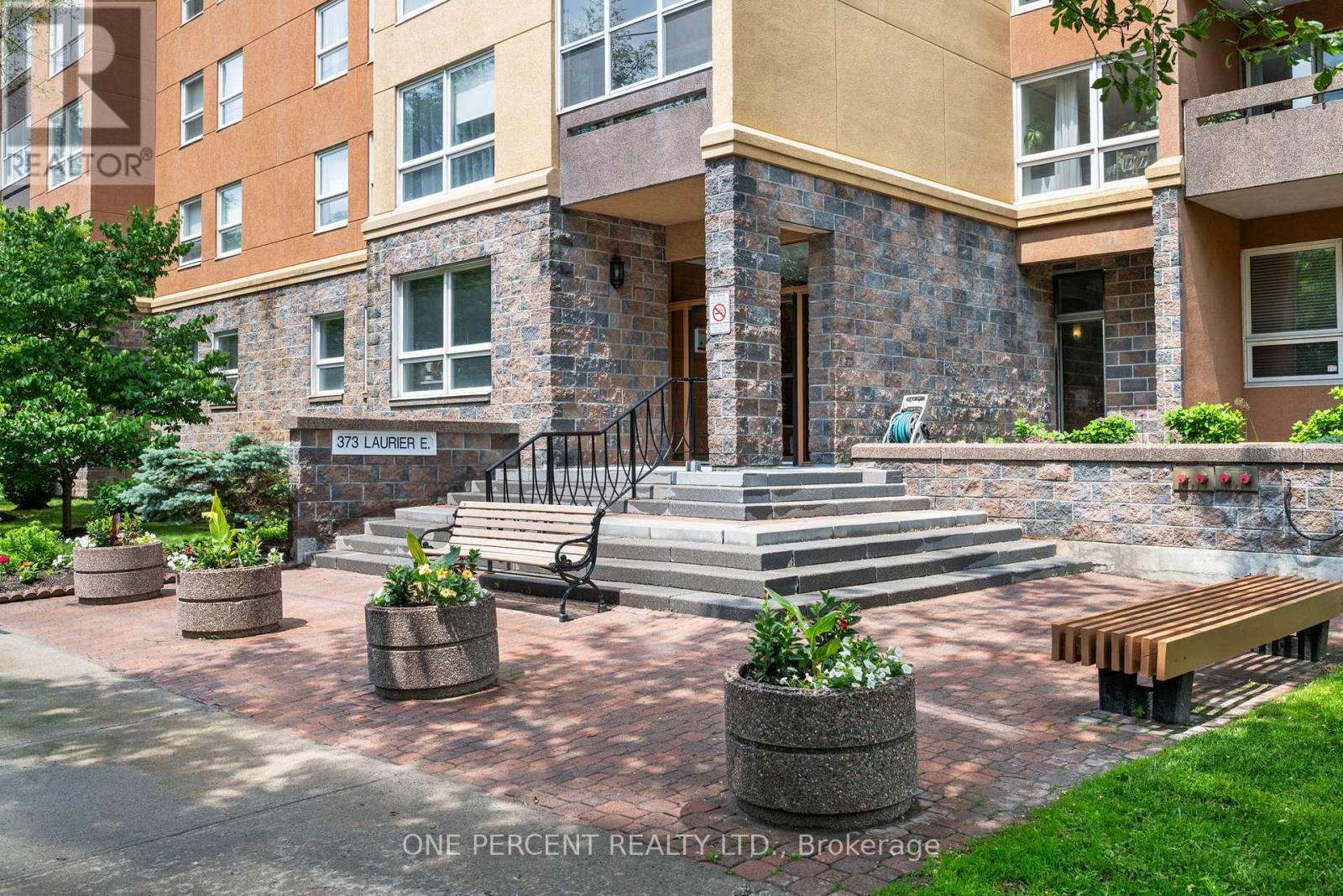 201 - 373 Laurier Avenue E, Ottawa, Ontario  K1N 8X6 - Photo 2 - X12499996