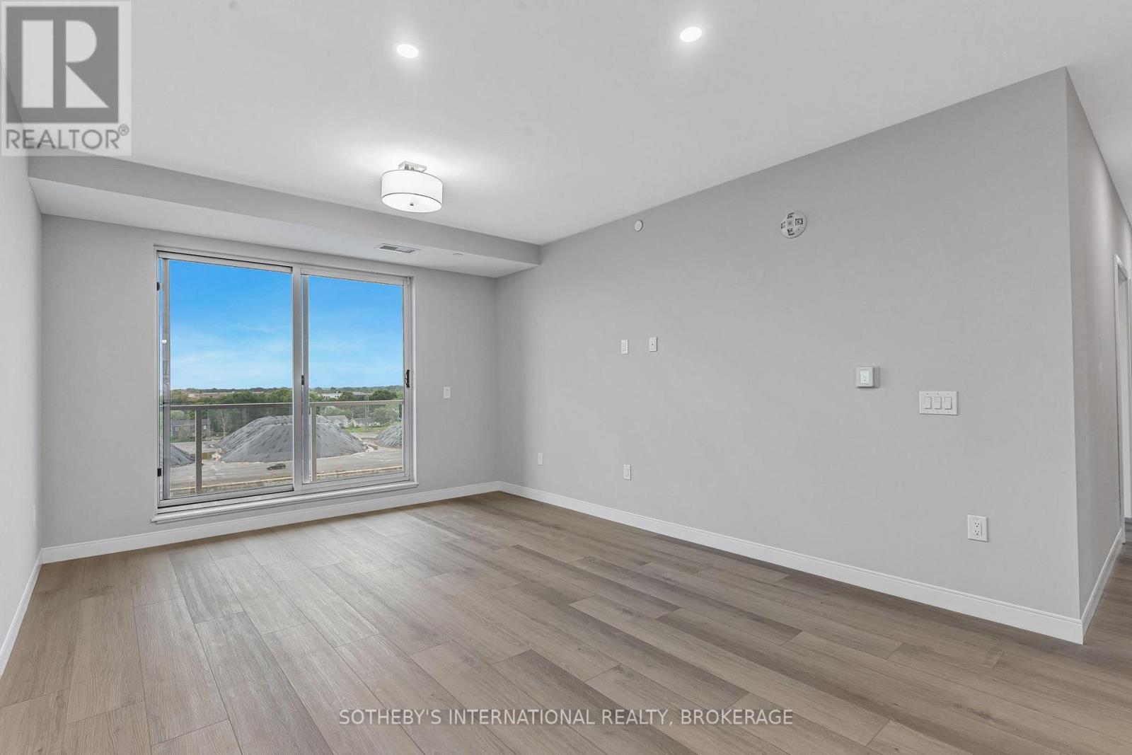 707 - 118 West Street, Port Colborne (Sugarloaf), Ontario  L3K 4C9 - Photo 10 - X12499948