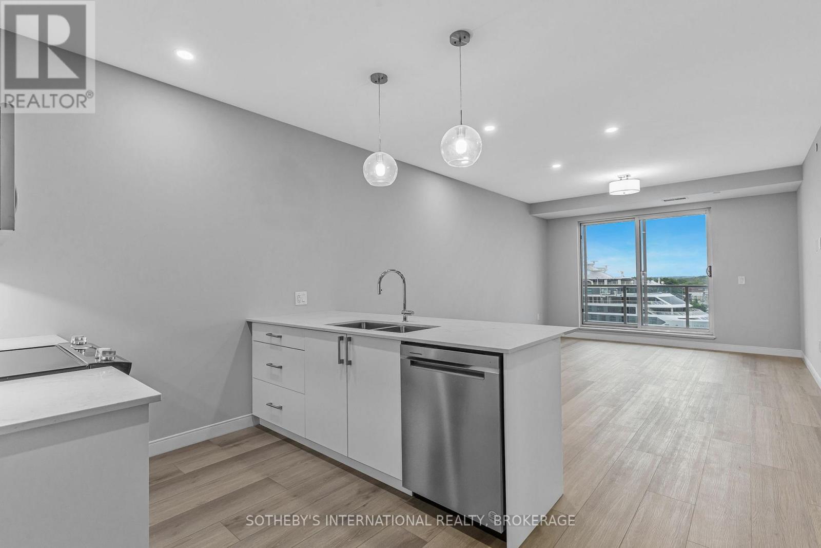 707 - 118 West Street, Port Colborne (Sugarloaf), Ontario  L3K 4C9 - Photo 3 - X12499948