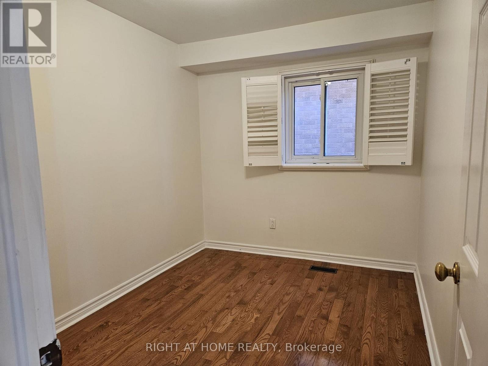 Upper Portion - 5191 Guildwood Way, Mississauga, Ontario  L5R 2T4 - Photo 13 - W12499346