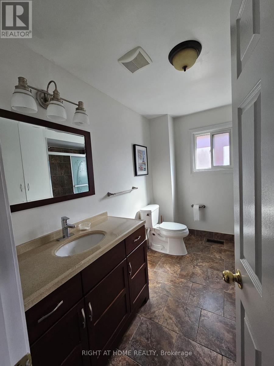 Upper Portion - 5191 Guildwood Way, Mississauga, Ontario  L5R 2T4 - Photo 20 - W12499346