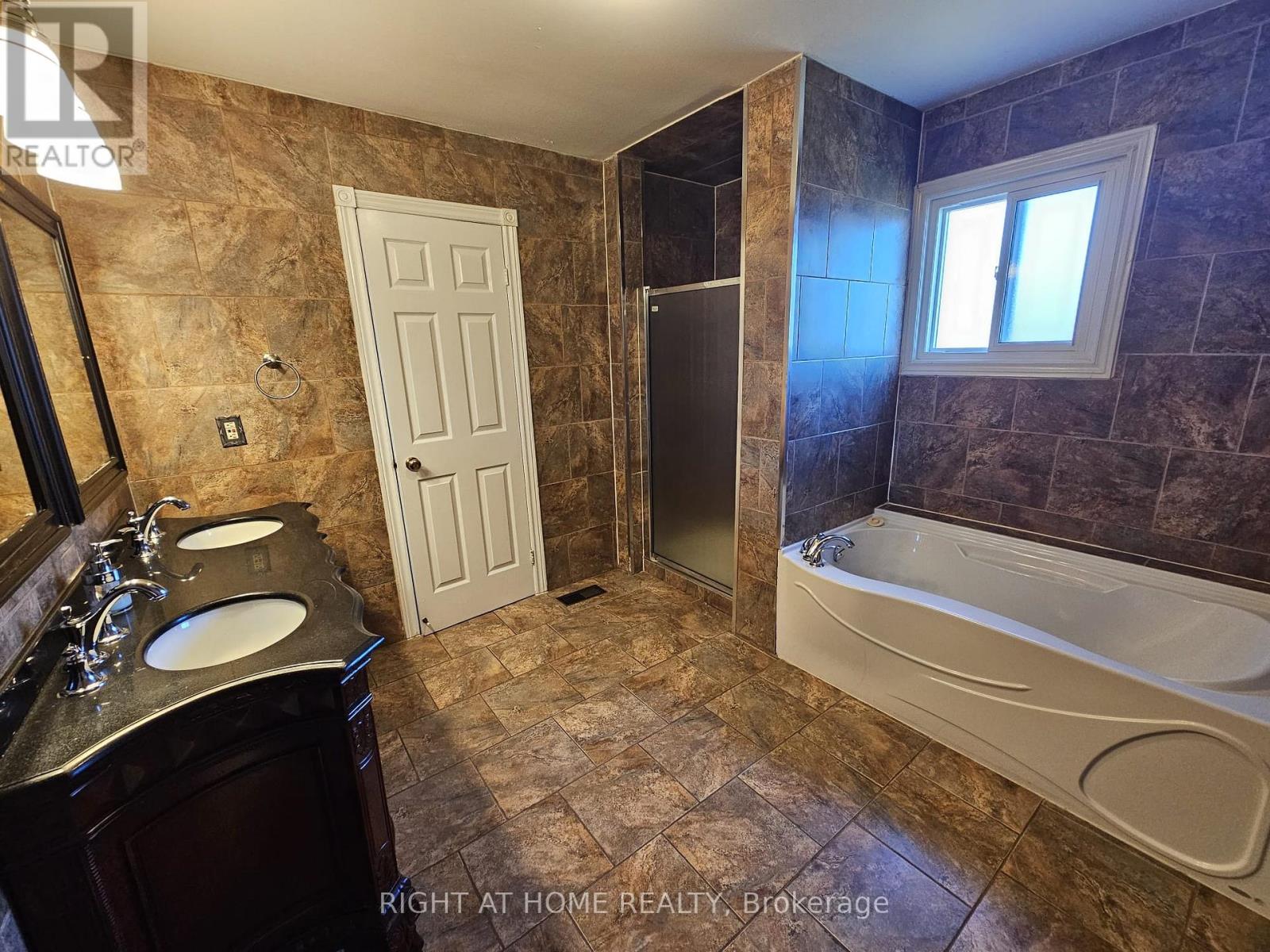 Upper Portion - 5191 Guildwood Way, Mississauga, Ontario  L5R 2T4 - Photo 19 - W12499346