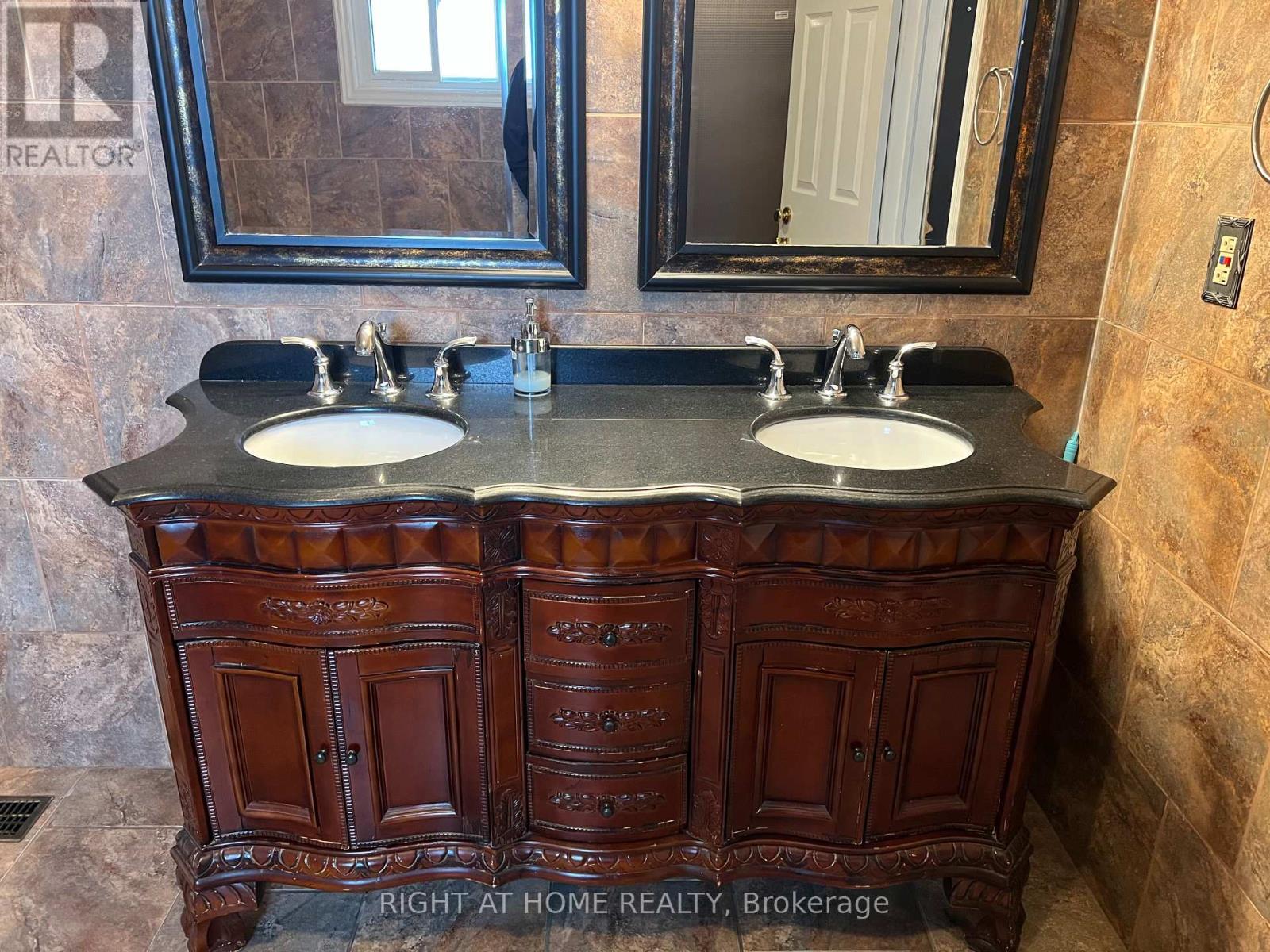 Upper Portion - 5191 Guildwood Way, Mississauga, Ontario  L5R 2T4 - Photo 40 - W12499346