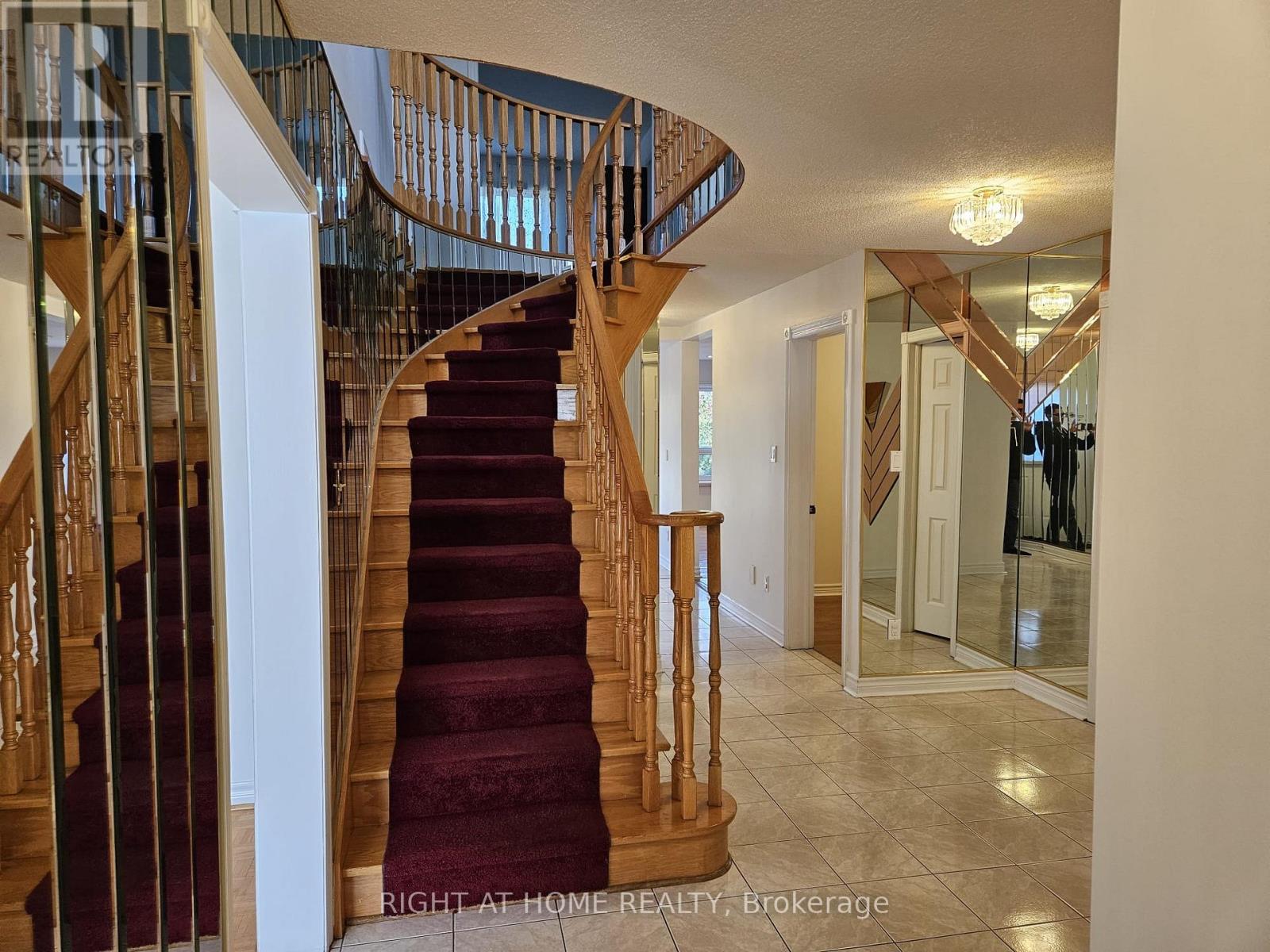 Upper Portion - 5191 Guildwood Way, Mississauga, Ontario  L5R 2T4 - Photo 4 - W12499346