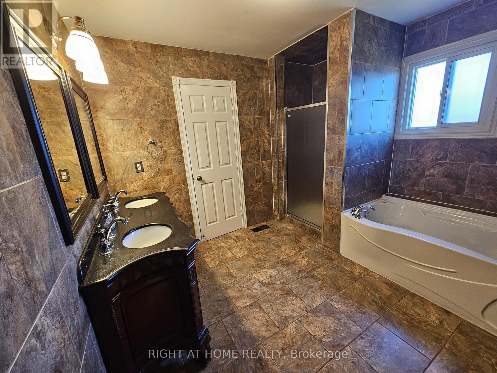 Upper Portion - 5191 Guildwood Way, Mississauga, Ontario  L5R 2T4 - Photo 22 - W12499346