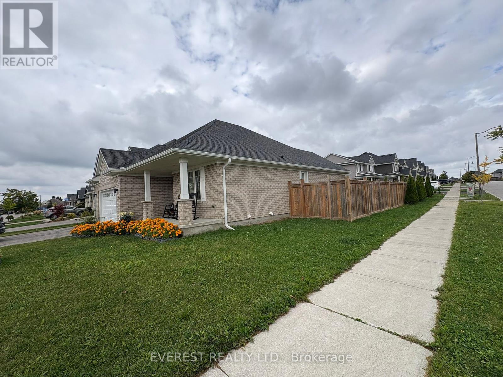 1 Melrose Court, St. Thomas, Ontario  N5R 0J4 - Photo 3 - X12426741