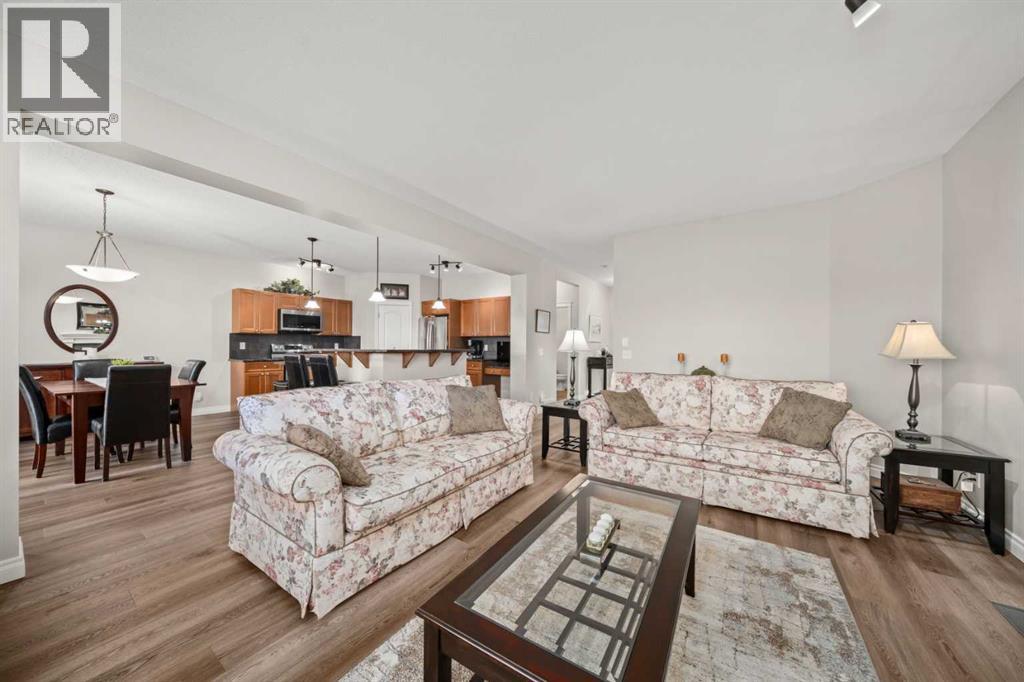 201 Westmount Bay, Okotoks, Alberta  T1S 0B5 - Photo 7 - A2267401