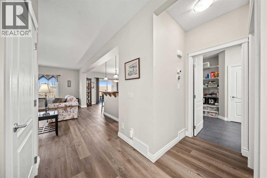 201 Westmount Bay, Okotoks, Alberta  T1S 0B5 - Photo 3 - A2267401