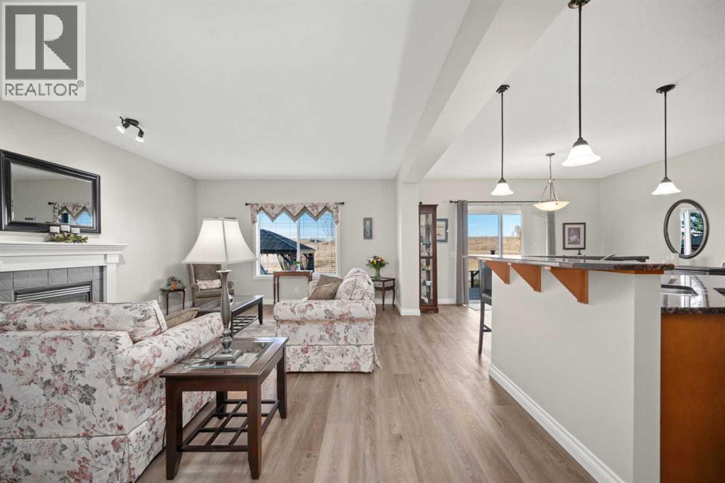 201 Westmount Bay, Okotoks, Alberta  T1S 0B5 - Photo 4 - A2267401