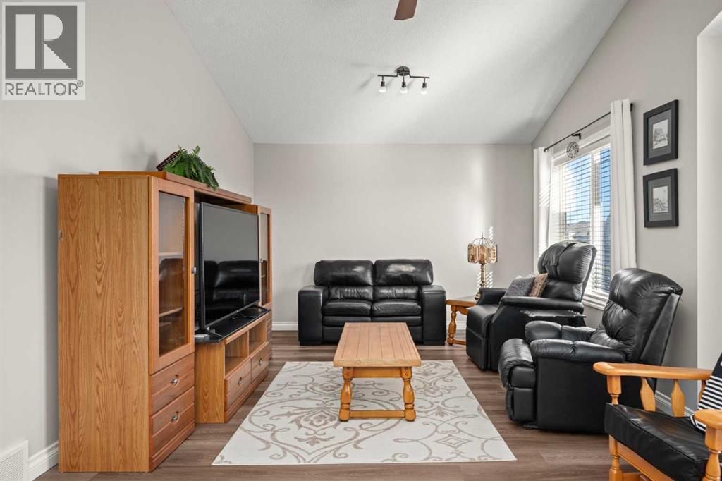 201 Westmount Bay, Okotoks, Alberta  T1S 0B5 - Photo 20 - A2267401