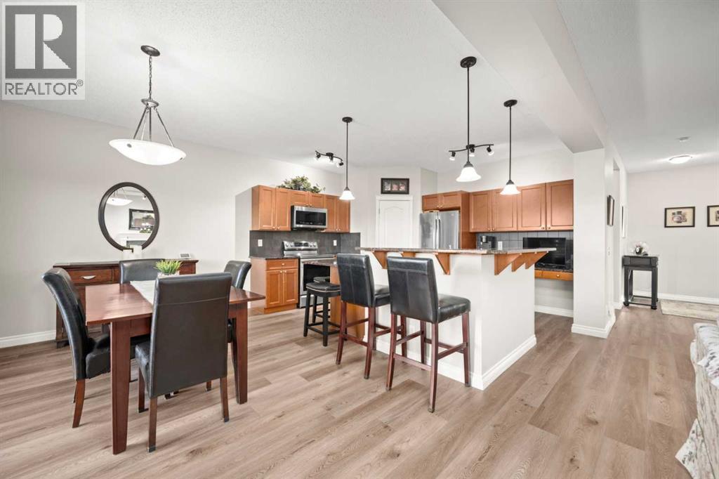 201 Westmount Bay, Okotoks, Alberta  T1S 0B5 - Photo 8 - A2267401