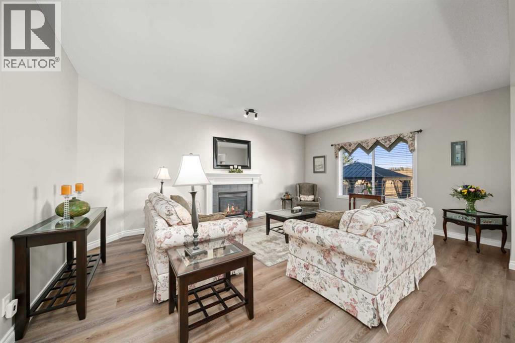 201 Westmount Bay, Okotoks, Alberta  T1S 0B5 - Photo 5 - A2267401