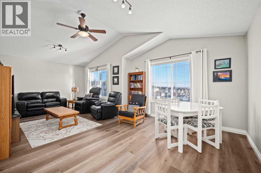 201 Westmount Bay, Okotoks, Alberta  T1S 0B5 - Photo 19 - A2267401