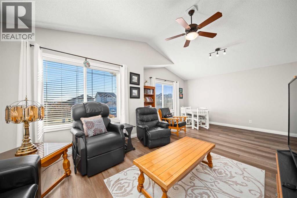 201 Westmount Bay, Okotoks, Alberta  T1S 0B5 - Photo 22 - A2267401