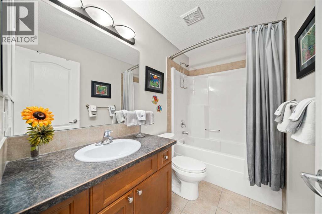 201 Westmount Bay, Okotoks, Alberta  T1S 0B5 - Photo 32 - A2267401