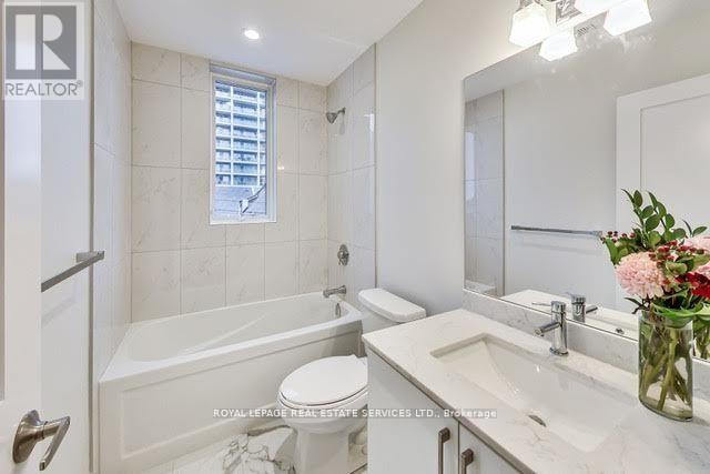 D - 235 Davenport Road, Toronto (Annex), Ontario  M5R 1J8 - Photo 4 - C12499968