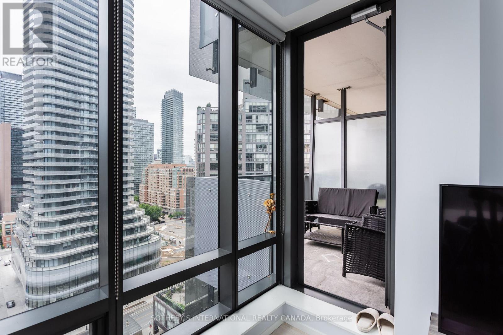 1402 - 5 St Joseph Street, Toronto, Ontario  M4Y 1J6 - Photo 11 - C12499986