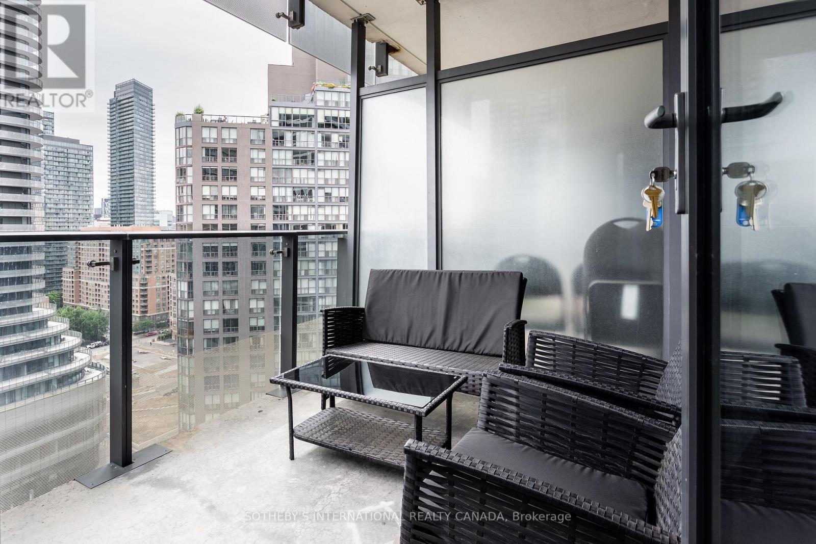 1402 - 5 St Joseph Street, Toronto, Ontario  M4Y 1J6 - Photo 12 - C12499986