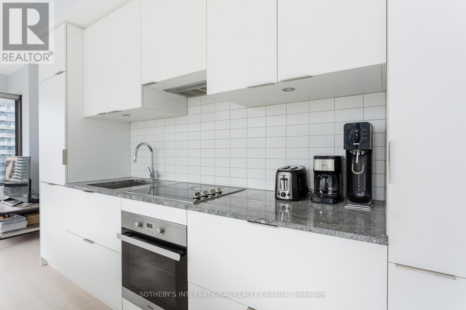 1402 - 5 St Joseph Street, Toronto, Ontario  M4Y 1J6 - Photo 4 - C12499986