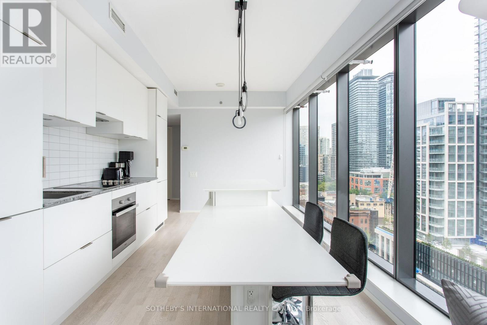 1402 - 5 St Joseph Street, Toronto, Ontario  M4Y 1J6 - Photo 5 - C12499986