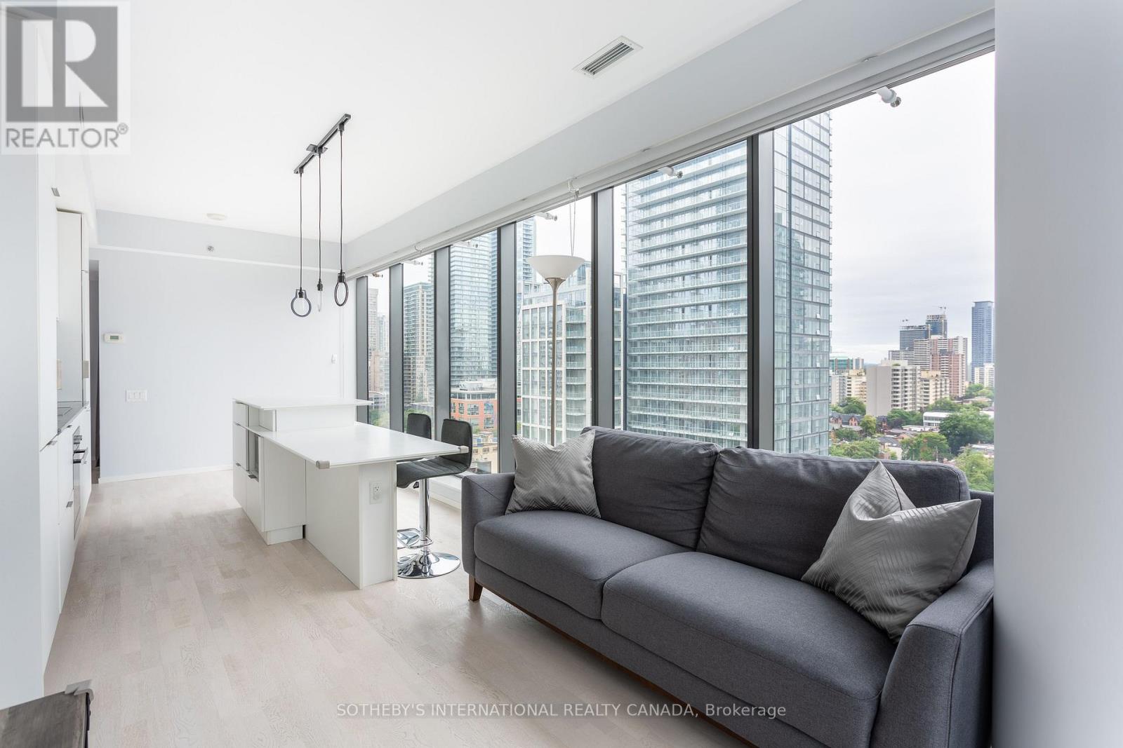 1402 - 5 St Joseph Street, Toronto, Ontario  M4Y 1J6 - Photo 6 - C12499986