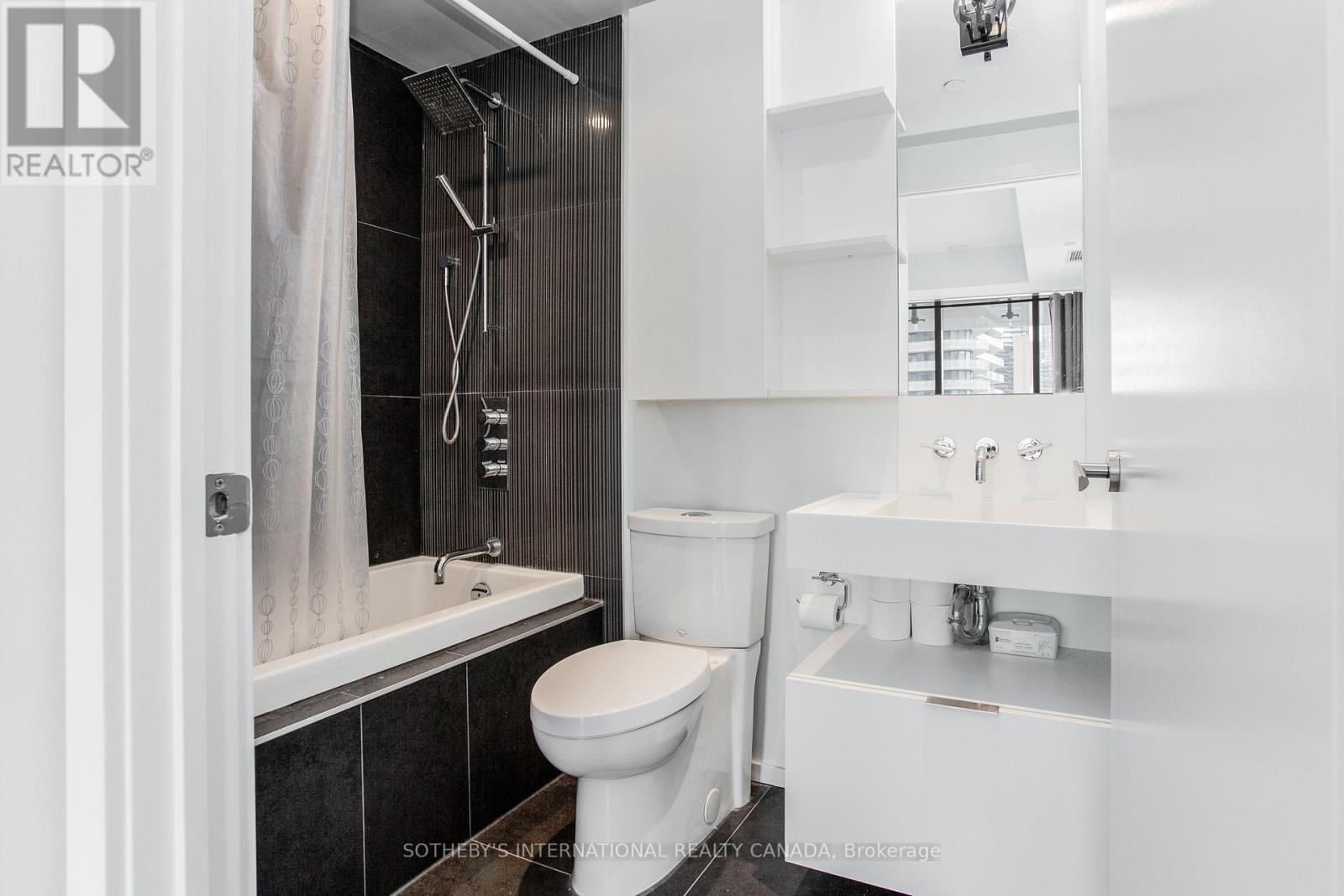 1402 - 5 St Joseph Street, Toronto, Ontario  M4Y 1J6 - Photo 9 - C12499986