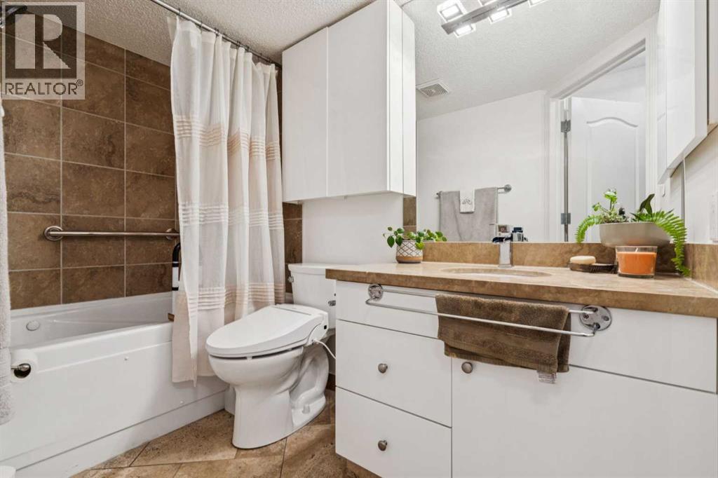 204, 30 Sierra Morena Mews Sw, Calgary, Alberta  T3H 3K7 - Photo 14 - A2264482