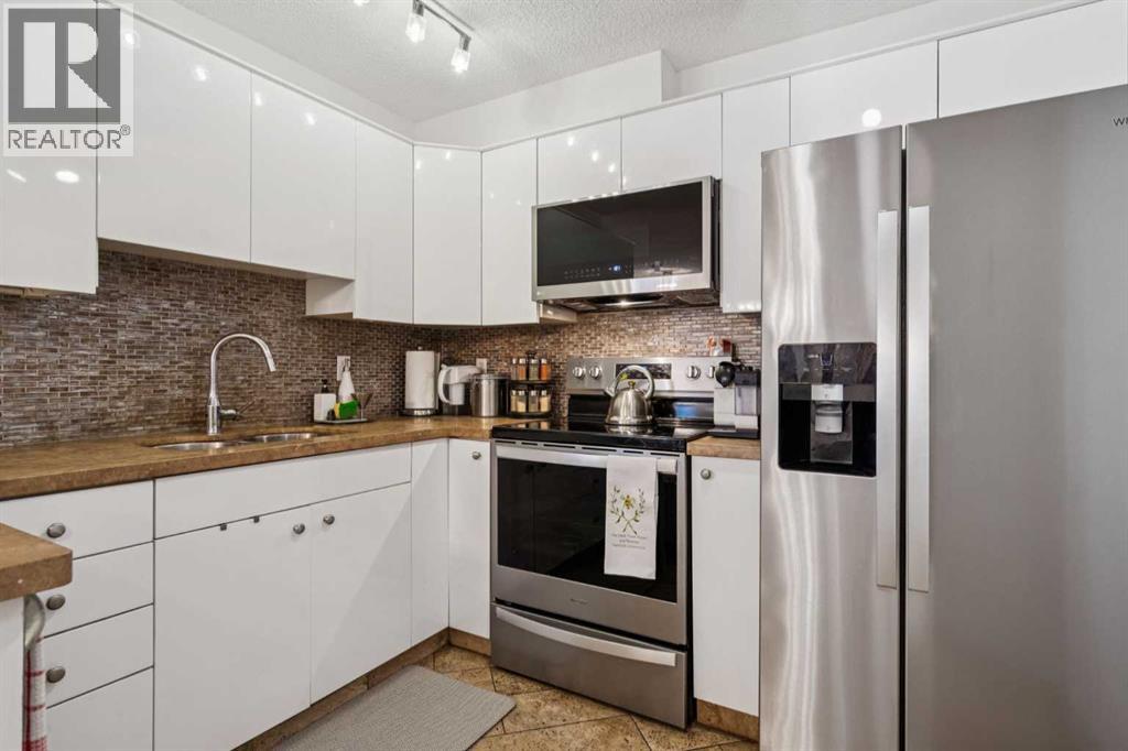 204, 30 Sierra Morena Mews Sw, Calgary, Alberta  T3H 3K7 - Photo 6 - A2264482