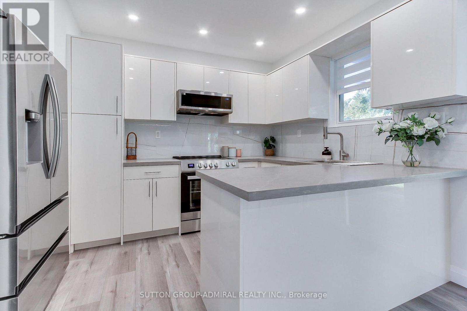 836 Montsell Avenue, Georgina (Historic Lakeshore Communities), Ontario  L0E 1S0 - Photo 13 - N12499934