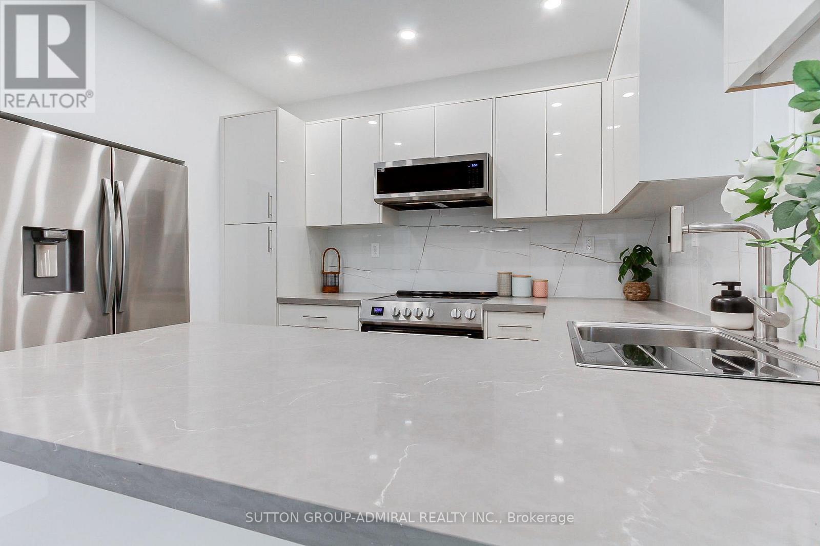 836 Montsell Avenue, Georgina (Historic Lakeshore Communities), Ontario  L0E 1S0 - Photo 14 - N12499934