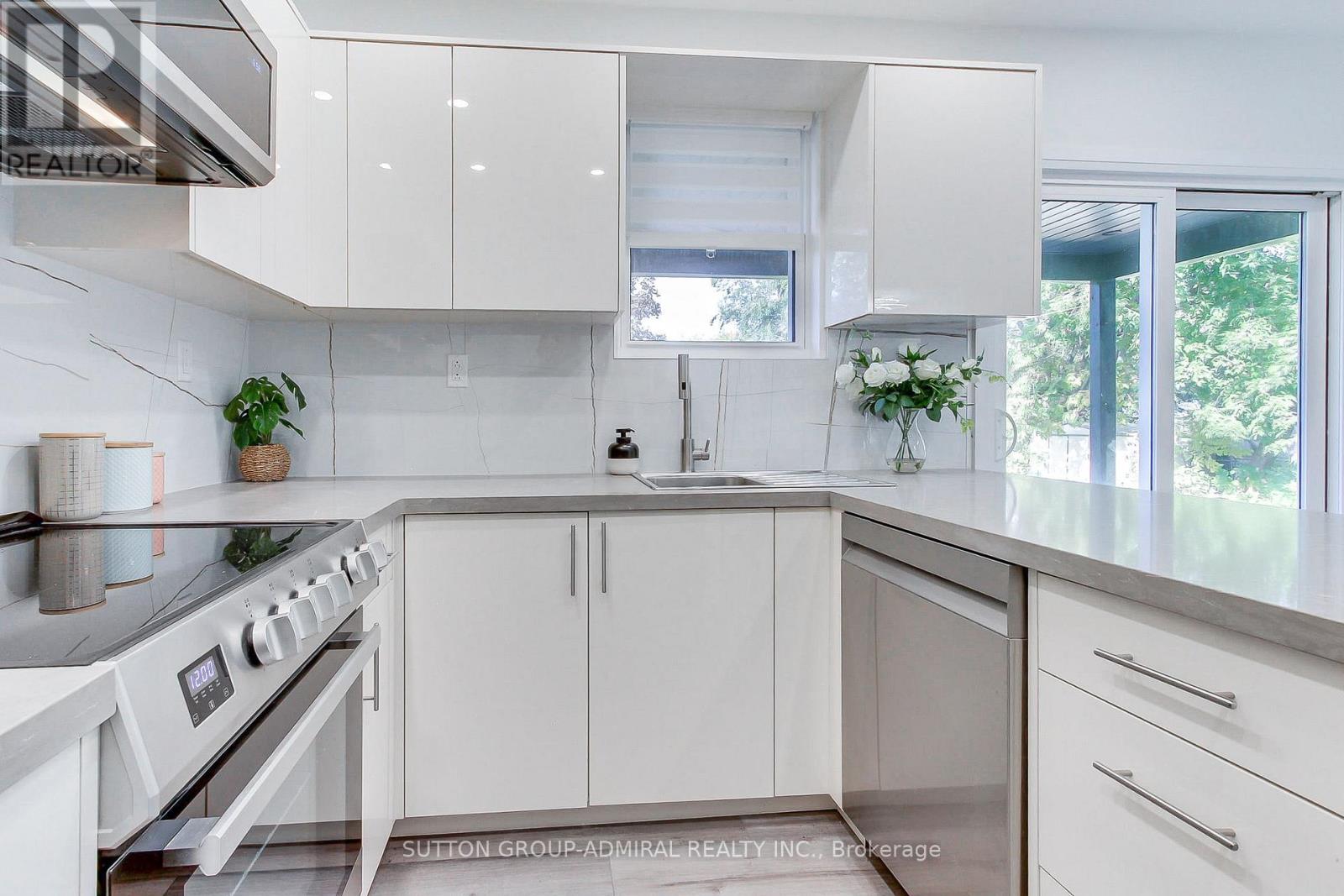 836 Montsell Avenue, Georgina (Historic Lakeshore Communities), Ontario  L0E 1S0 - Photo 16 - N12499934