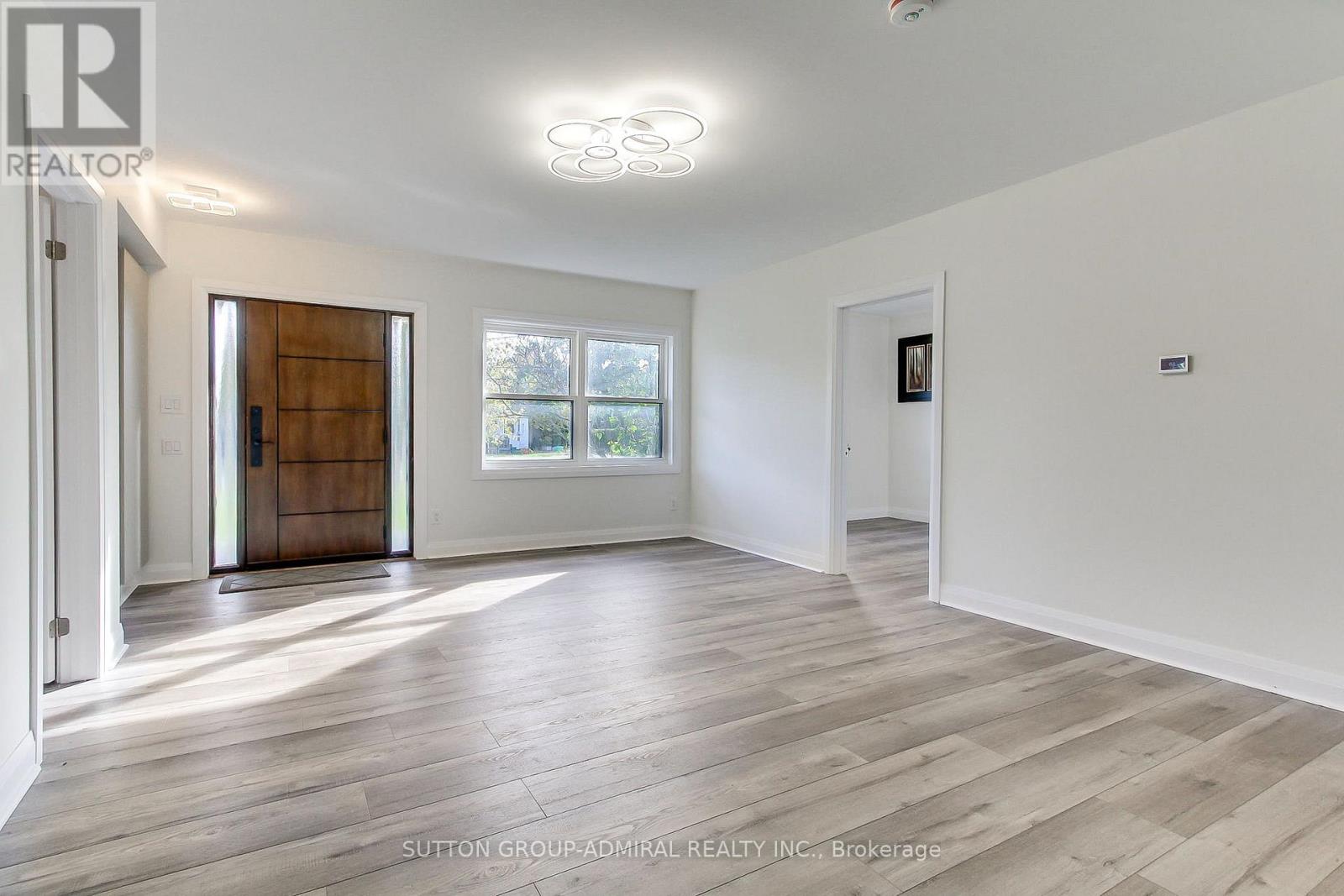 836 Montsell Avenue, Georgina (Historic Lakeshore Communities), Ontario  L0E 1S0 - Photo 9 - N12499934