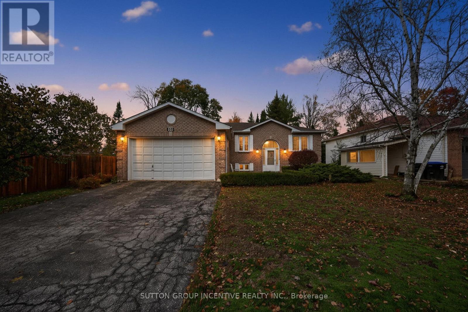 24 Port Royal Trail, Wasaga Beach, Ontario  L9Z 1H7 - Photo 2 - S12499980