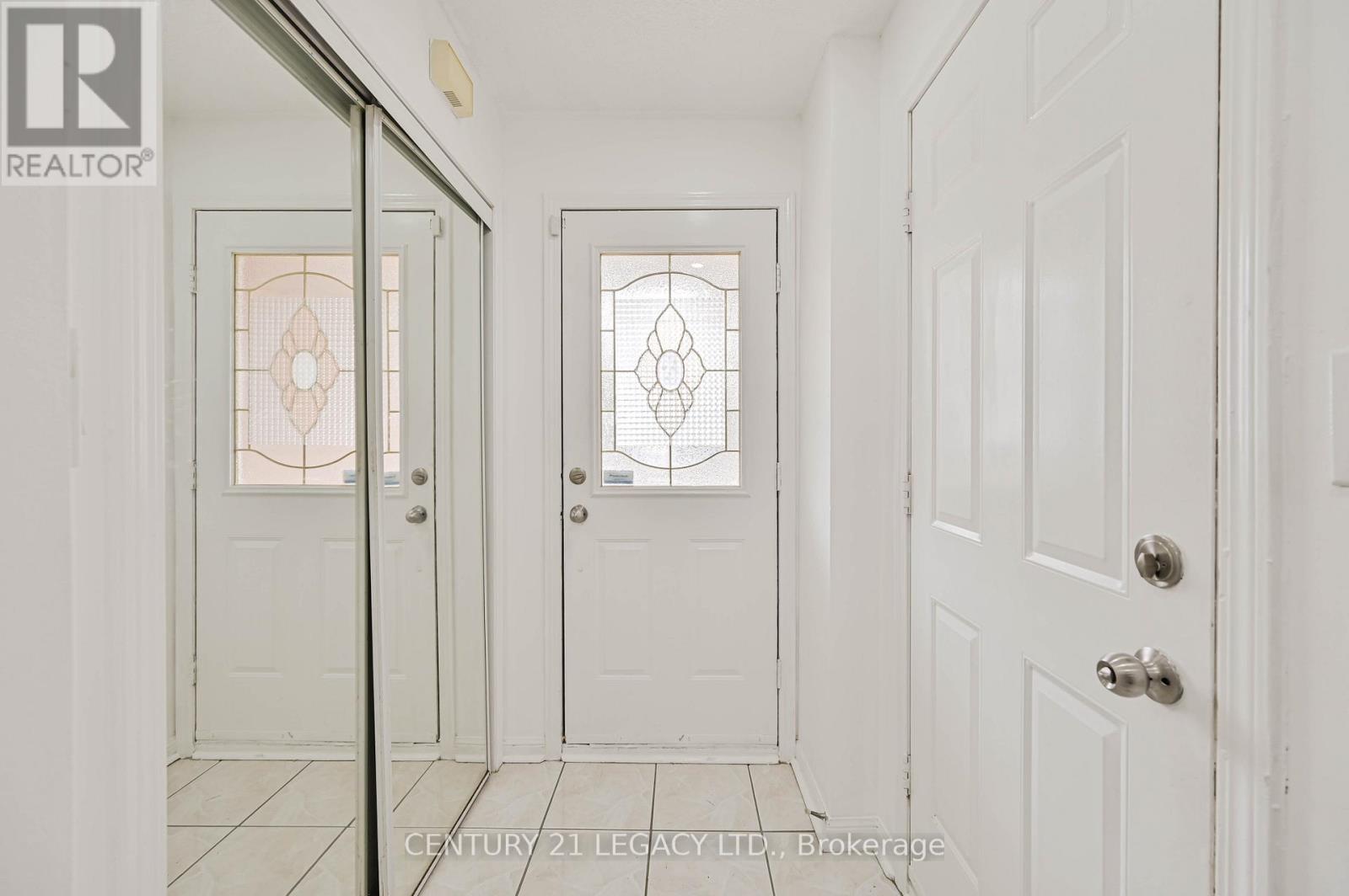 15 Dusty Star Road, Brampton, Ontario  L6R 1Y5 - Photo 4 - W12499930