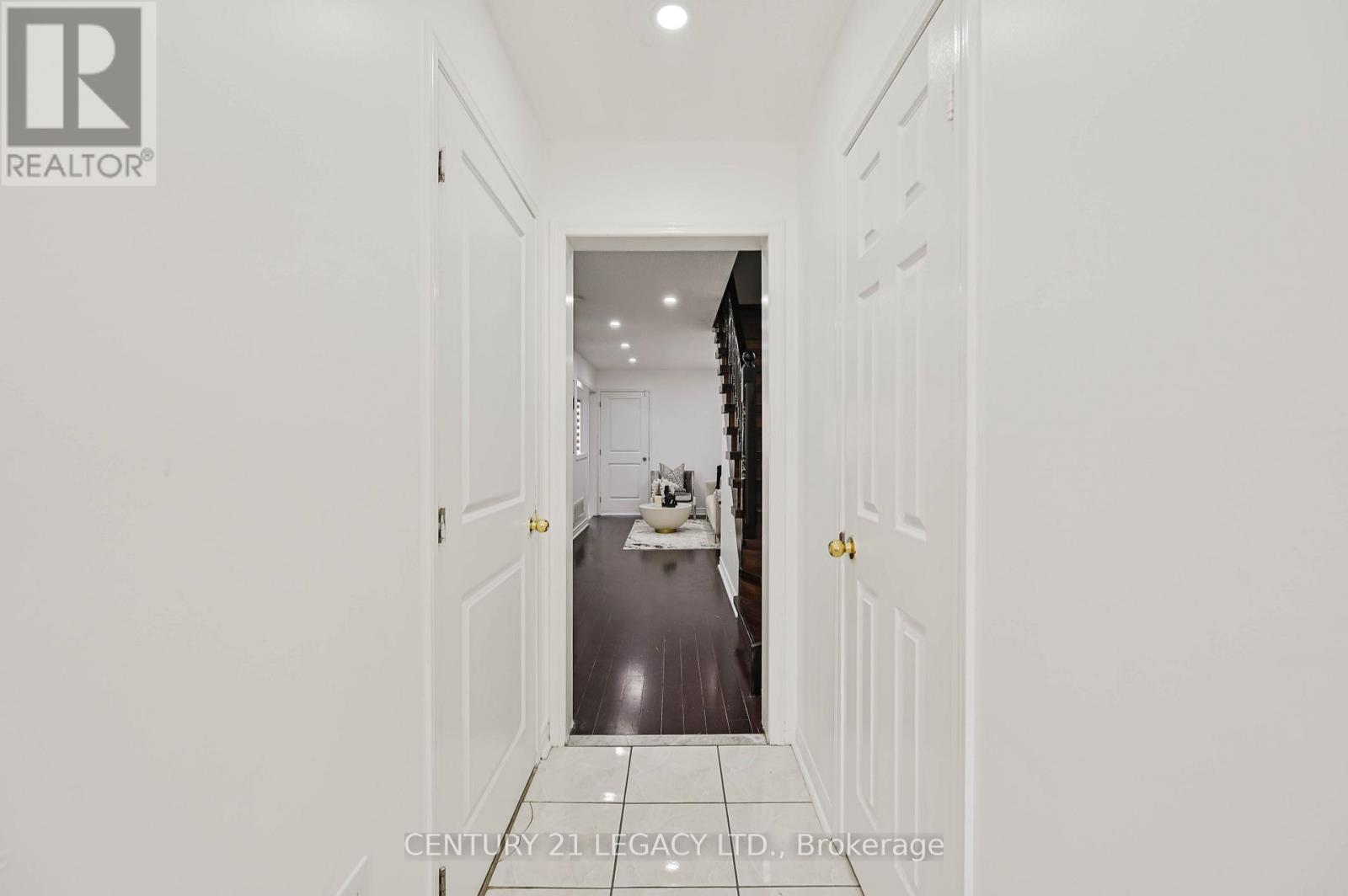 15 Dusty Star Road, Brampton, Ontario  L6R 1Y5 - Photo 5 - W12499930