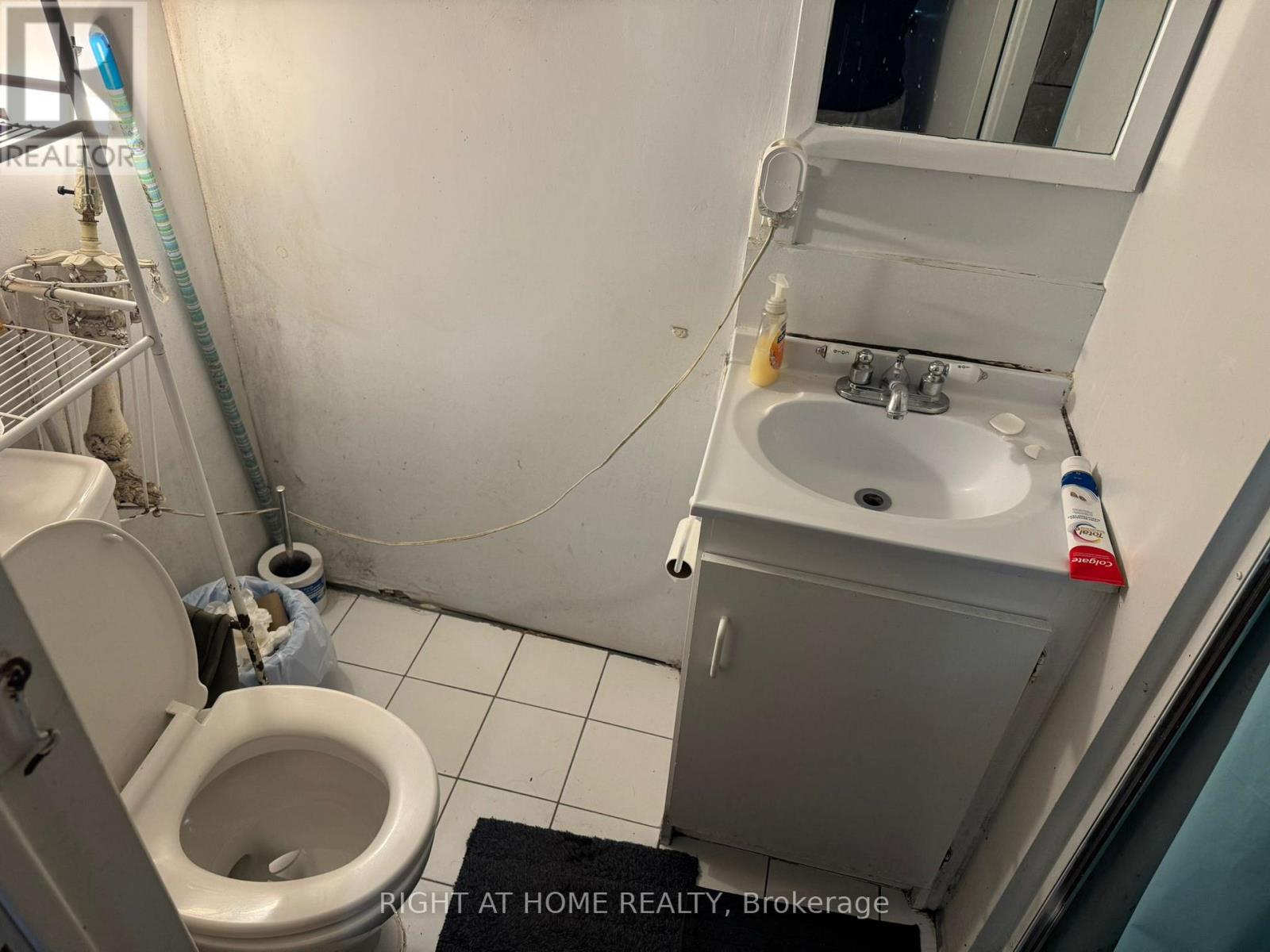 Lower/basement - 14 Tofield Crescent, Toronto, Ontario  M9W 2B9 - Photo 12 - W12499964