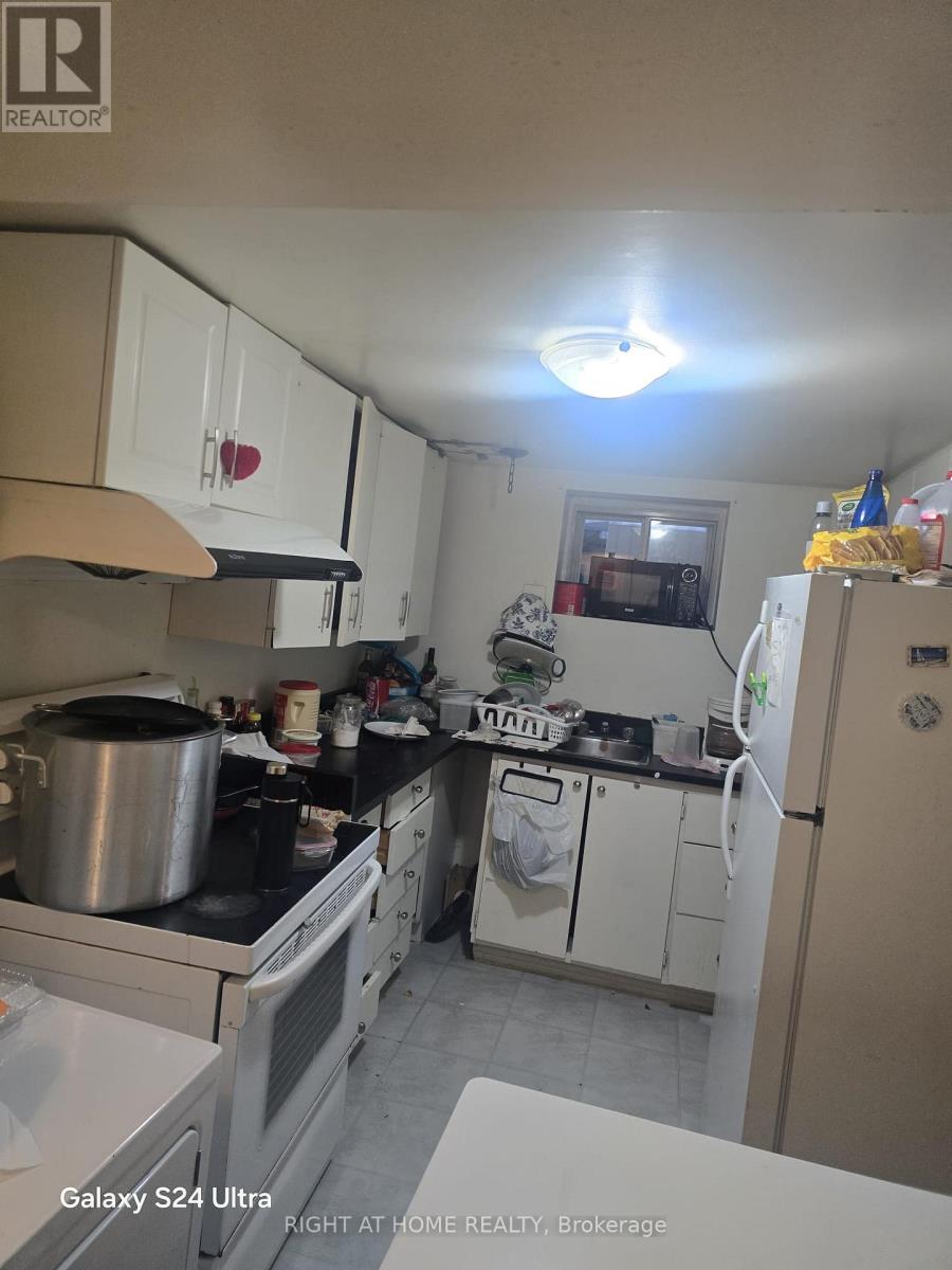 Lower/basement - 14 Tofield Crescent, Toronto, Ontario  M9W 2B9 - Photo 6 - W12499964