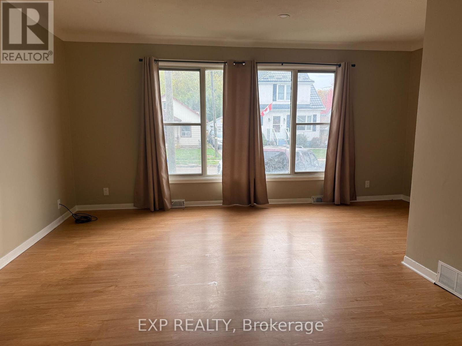 3 Moote Street, St. Catharines (Facer), Ontario  L2N 1B3 - Photo 2 - X12500026