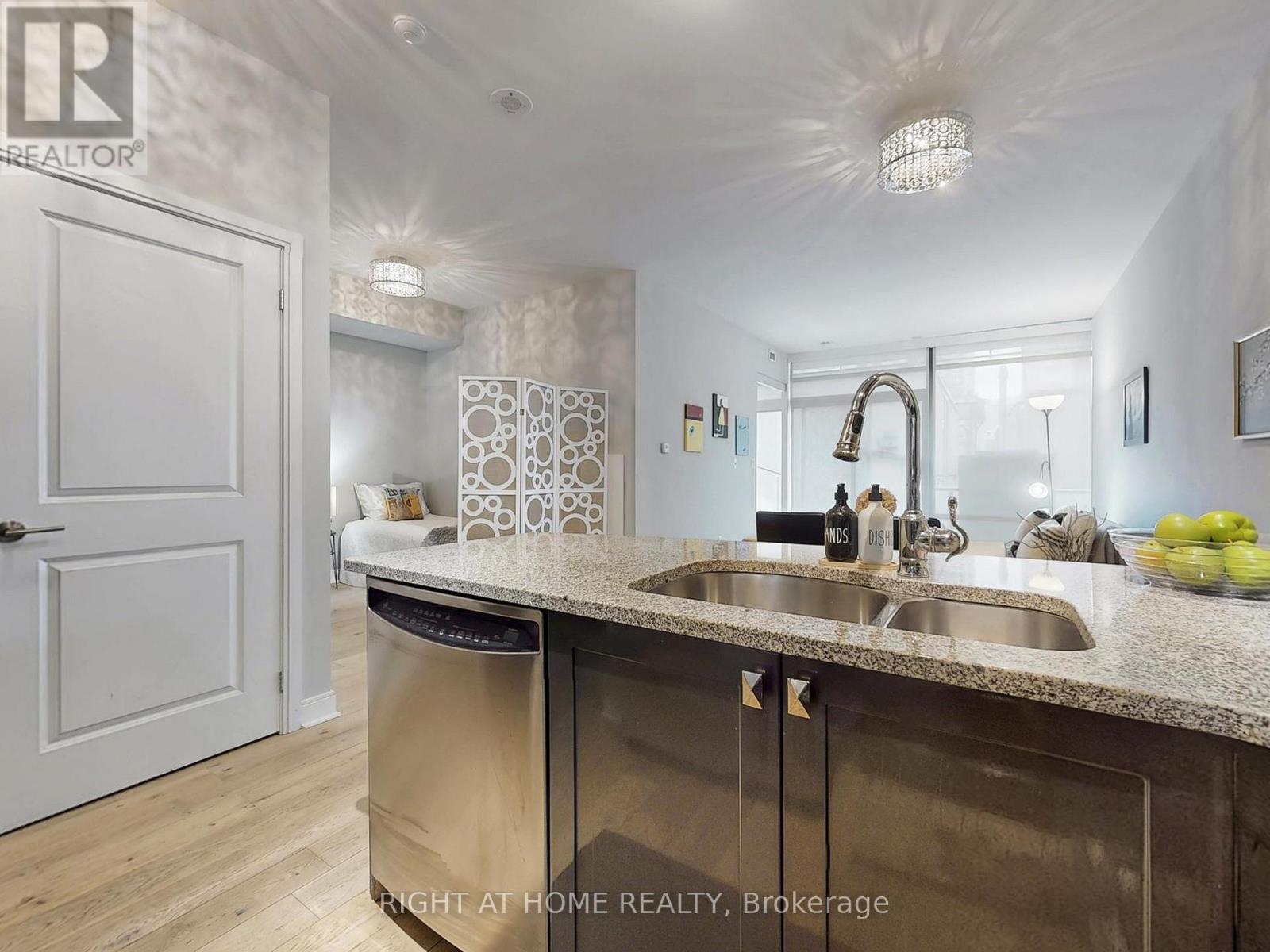 207 - 21 Scollard Street, Toronto, Ontario  M5R 1G1 - Photo 6 - C12281469