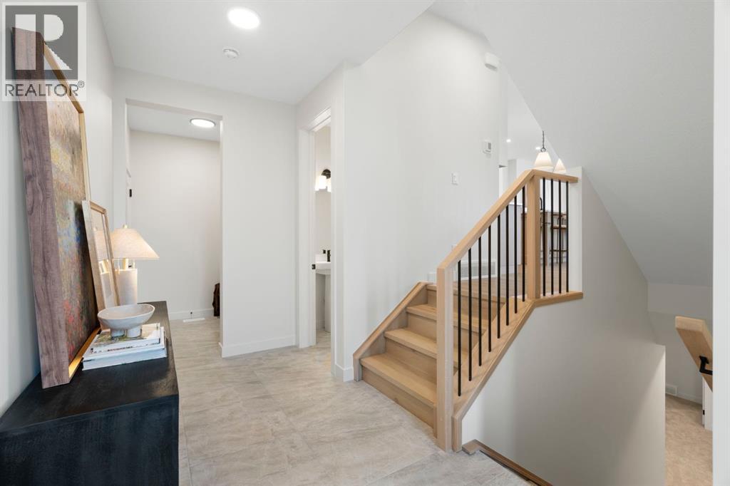 28 Sunvalley View, Cochrane, Alberta  T4C 0X8 - Photo 3 - A2250508