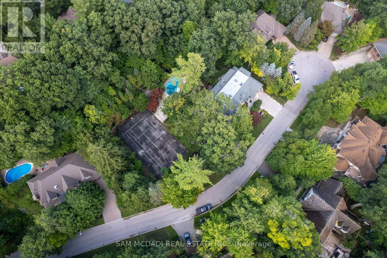 2035 Heartwood Court, Mississauga (Erindale), Ontario  L5C 4P7 - Photo 2 - W12500022